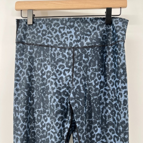 Zyia Active Women 12 Light n Luxe High-Rise Scrunchy 7/8 Leggings Blue Leopard‎ - Picture 2 of 6
